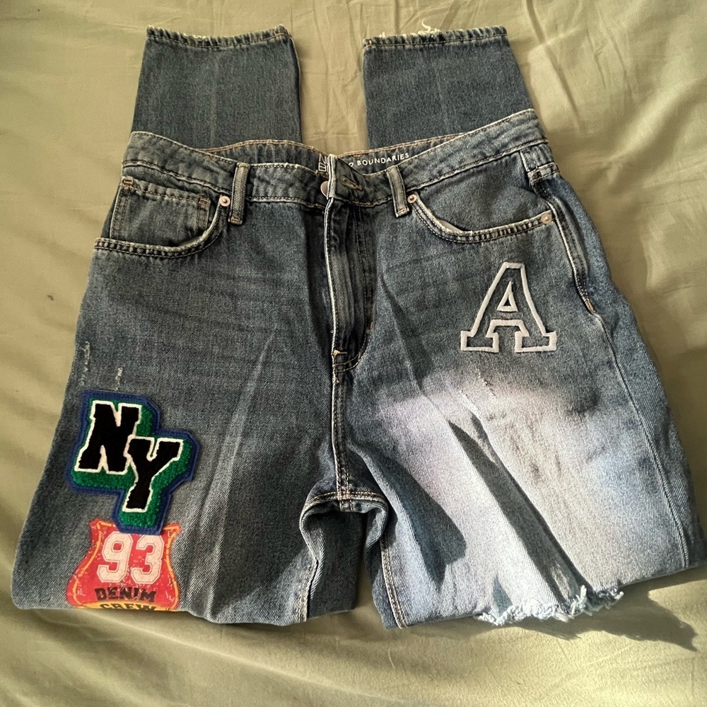No Boundaries Blue Straight Leg Jeans with NY Patch - Picture 3 of 5
